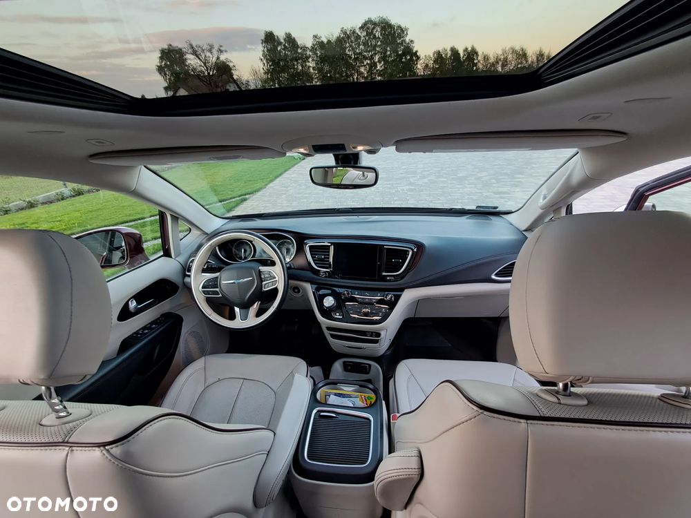 Chrysler Pacifica - 17