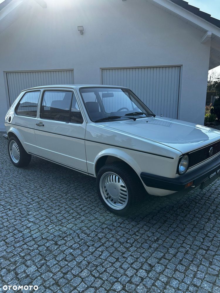 Volkswagen Golf - 1