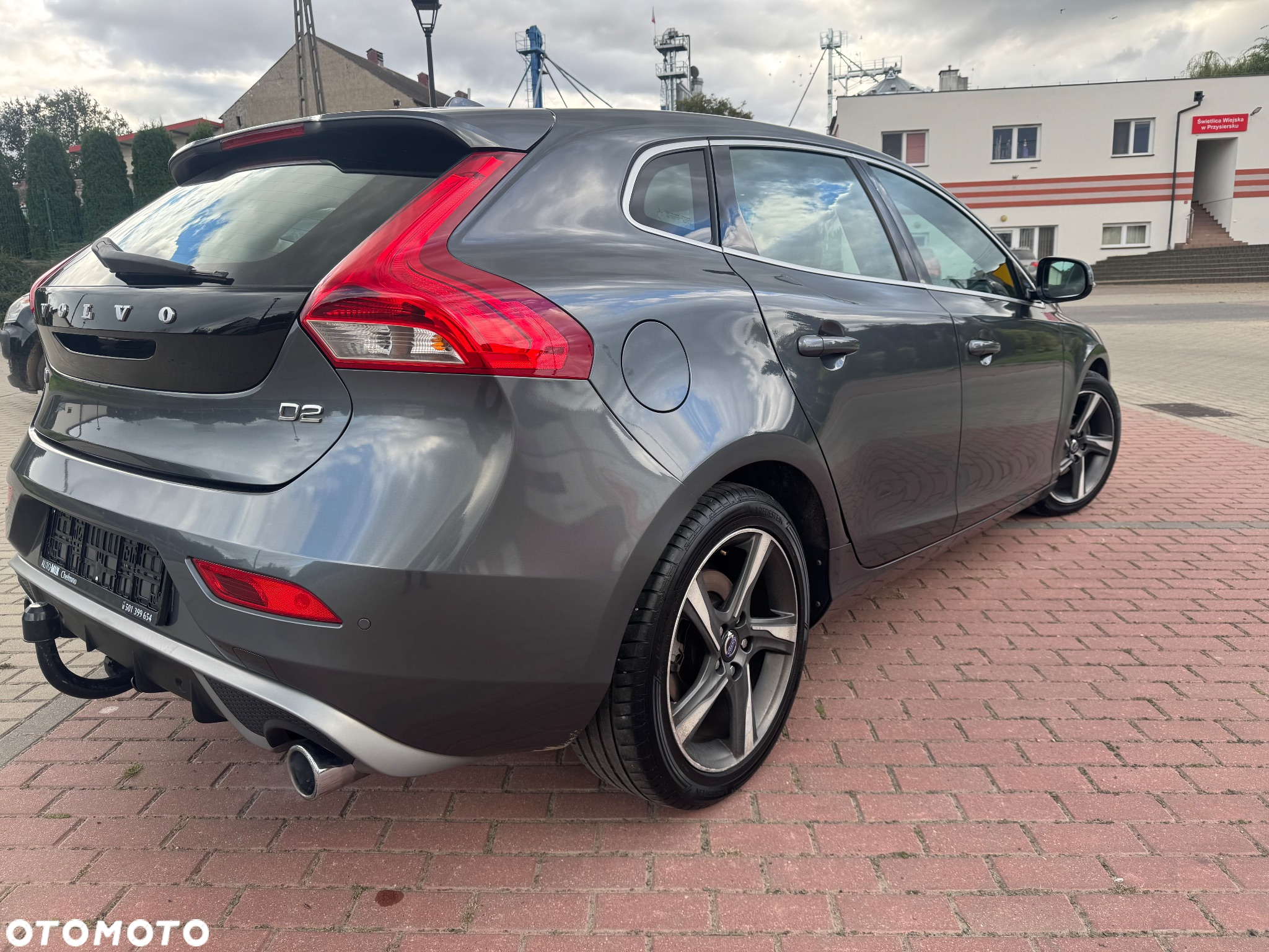 Volvo V40 D2 R-Design - 4