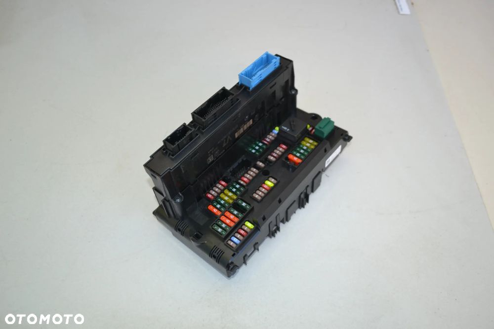BMW 5 F10 F11 SKRZYNKA BEZPIECZNIKÓW BSI 9252815 MODUŁ KOMFORTU 9353421 - 2