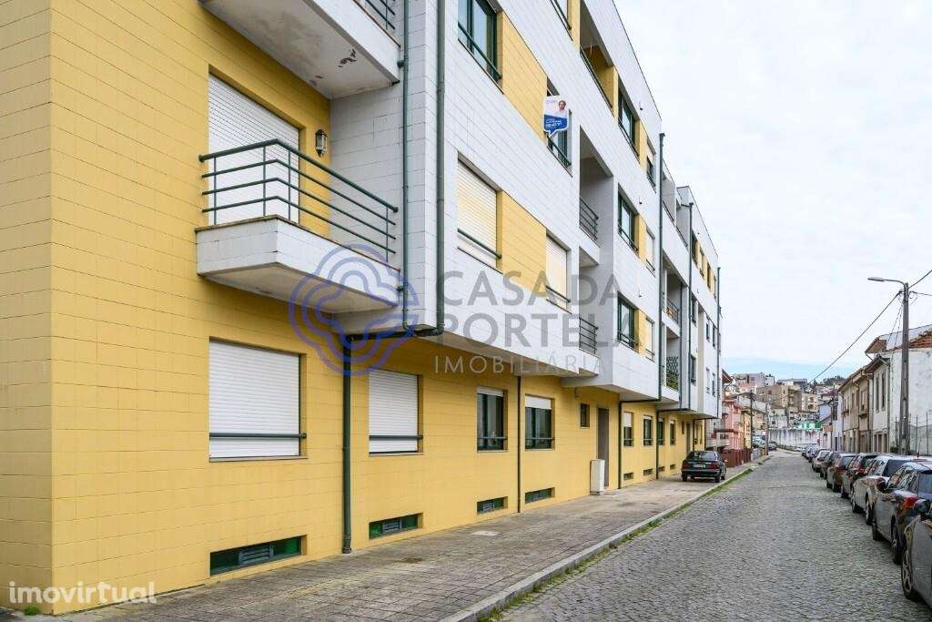 T3 Renovado com Garagem Box para 2 Carros | Rua do Pinheiro – Ermesind - Grande imagem: 2/42