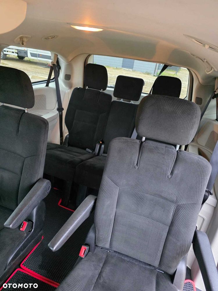 Dodge Caravan - 7