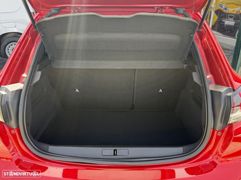 Peugeot e-208 GT - 48