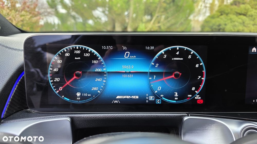 Mercedes-Benz GLB - 10