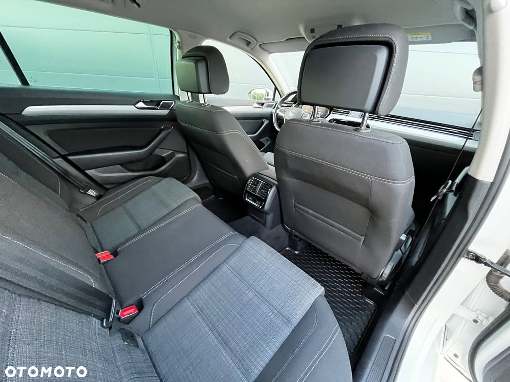 Volkswagen Passat - 13