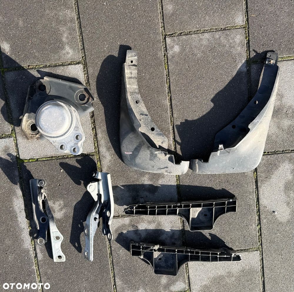 Mazda 2 DY 2003/2006r maska pokrywa silnika 27K  grill wygłuszenie maski belka chlapacze lampy wzmocnienie zderzak tył blotnik kmaska pokrywa silnika drzwi lampy tył  przed lift lub polift czy sport zaslepka Moduł przetwornica Xenon starter cewka ksenon zaslepka - 13
