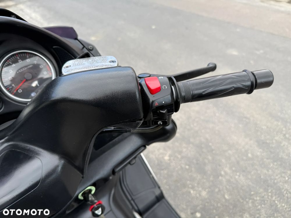 Yamaha Tmax - 12