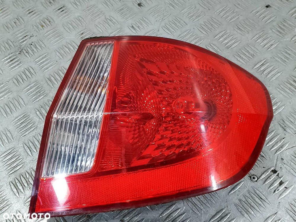 LAMPA TYLNA PRAWA HYUNDAI GETZ 92402-1C5XX HATCHBACK - 1