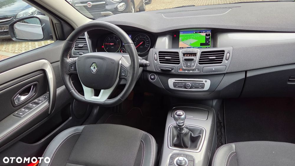 Renault Laguna dCi 150 FAP Start-Stop Paris - 7