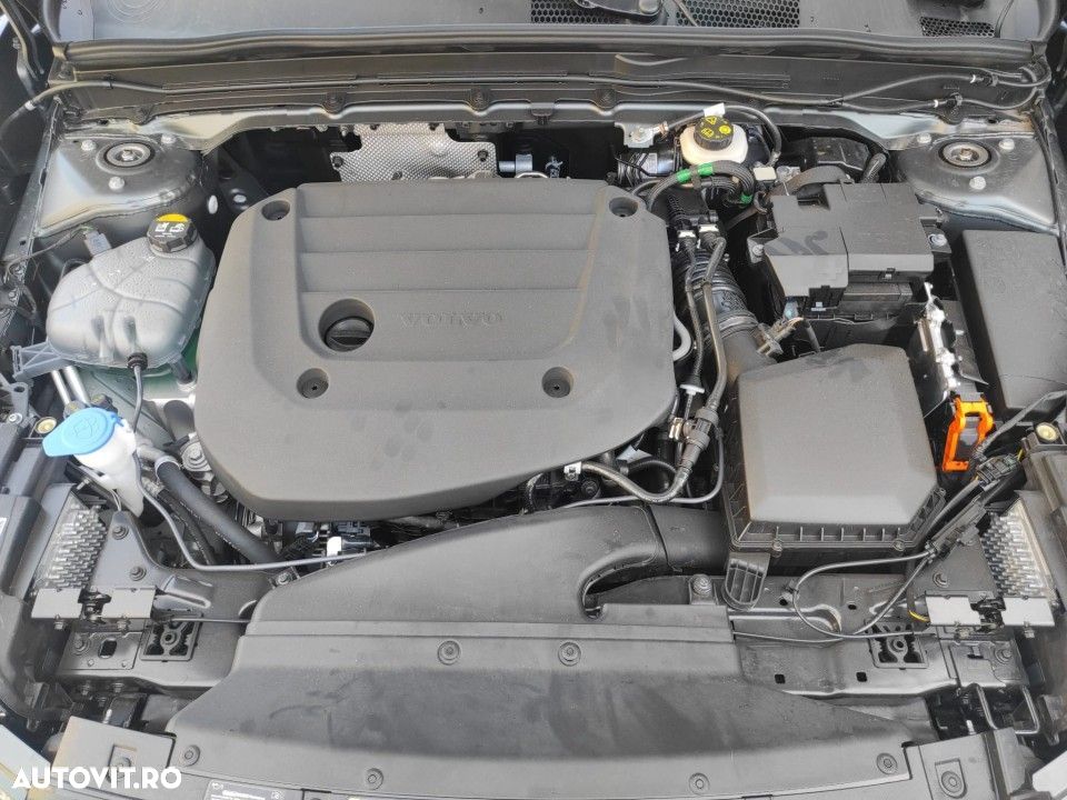 Volvo XC 40 B4 AT FWD MHEV Plus Dark - 19