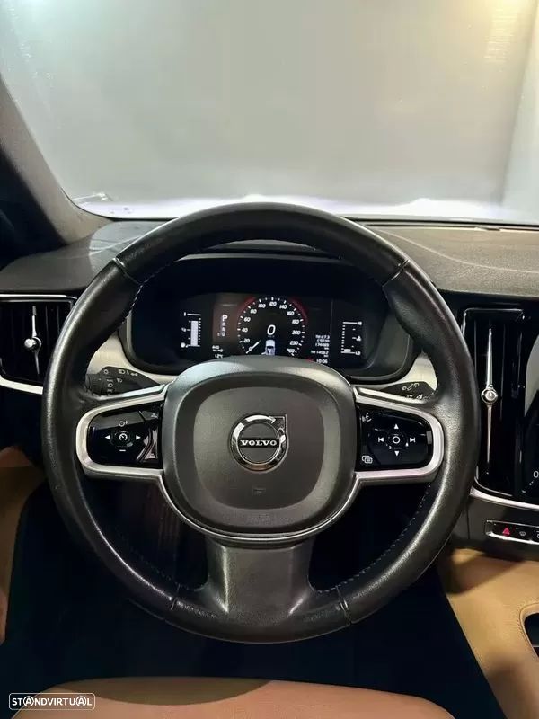 Volvo V90 2.0 D4 Momentum Geartronic - 12