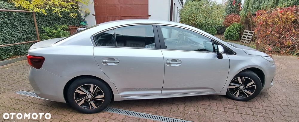 Toyota Avensis 1.6 Active - 6