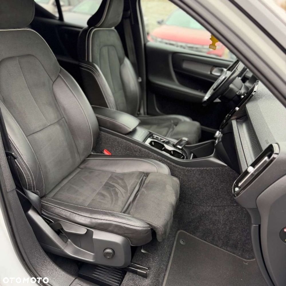 Volvo XC 40 D4 AWD R-Design (Intro Edition) - 40