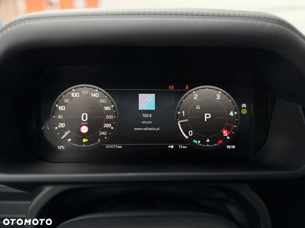 Land Rover Defender - 12