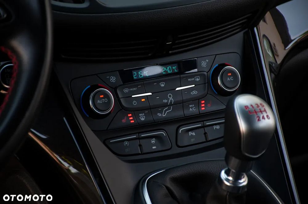 Ford Kuga 1.5 EcoBoost 2x4 ST-Line - 35