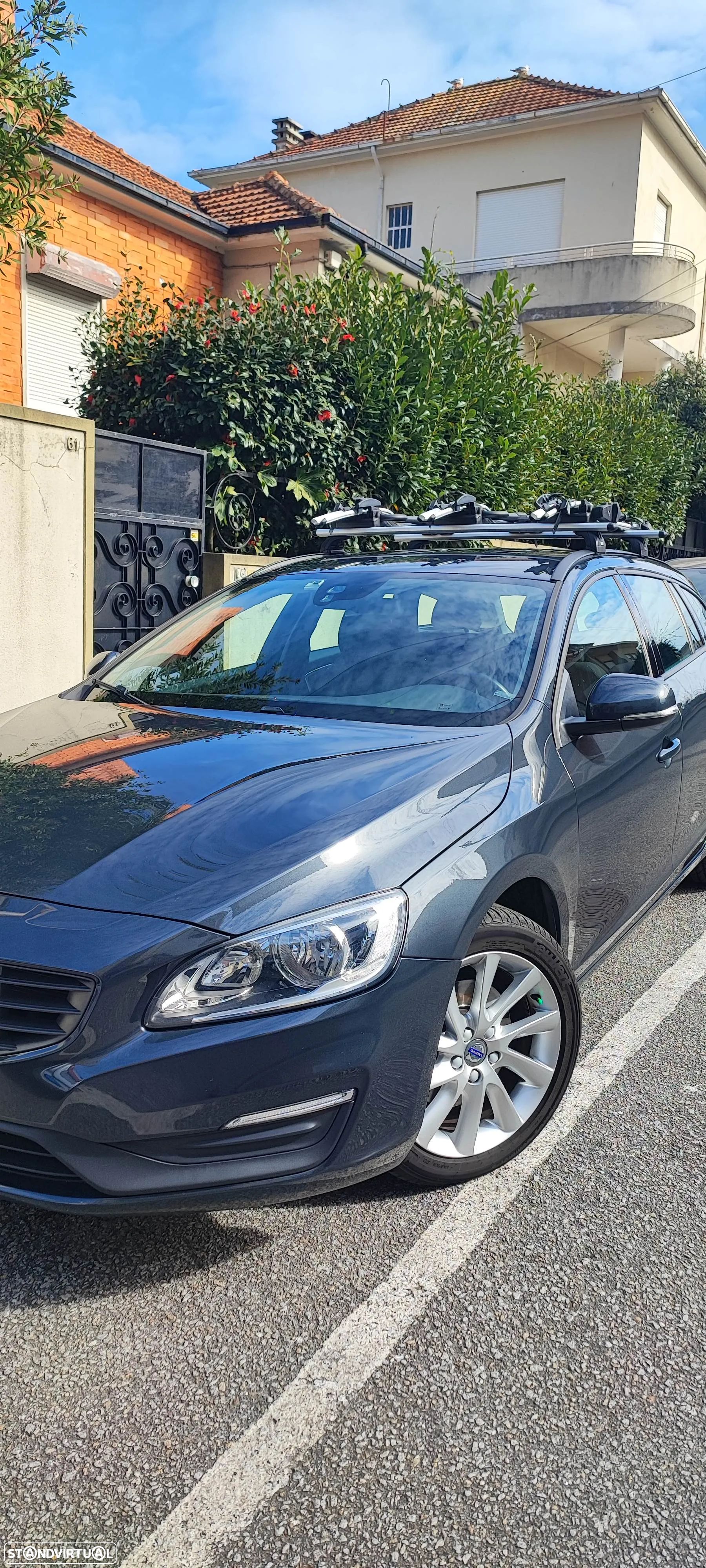 Volvo V60 2.0 D2 Kinetic - 1