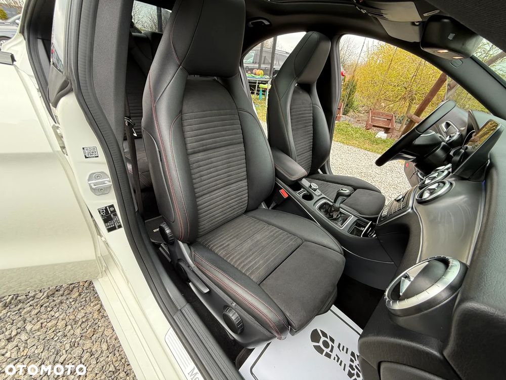 Mercedes-Benz CLA 180 AMG Line - 25