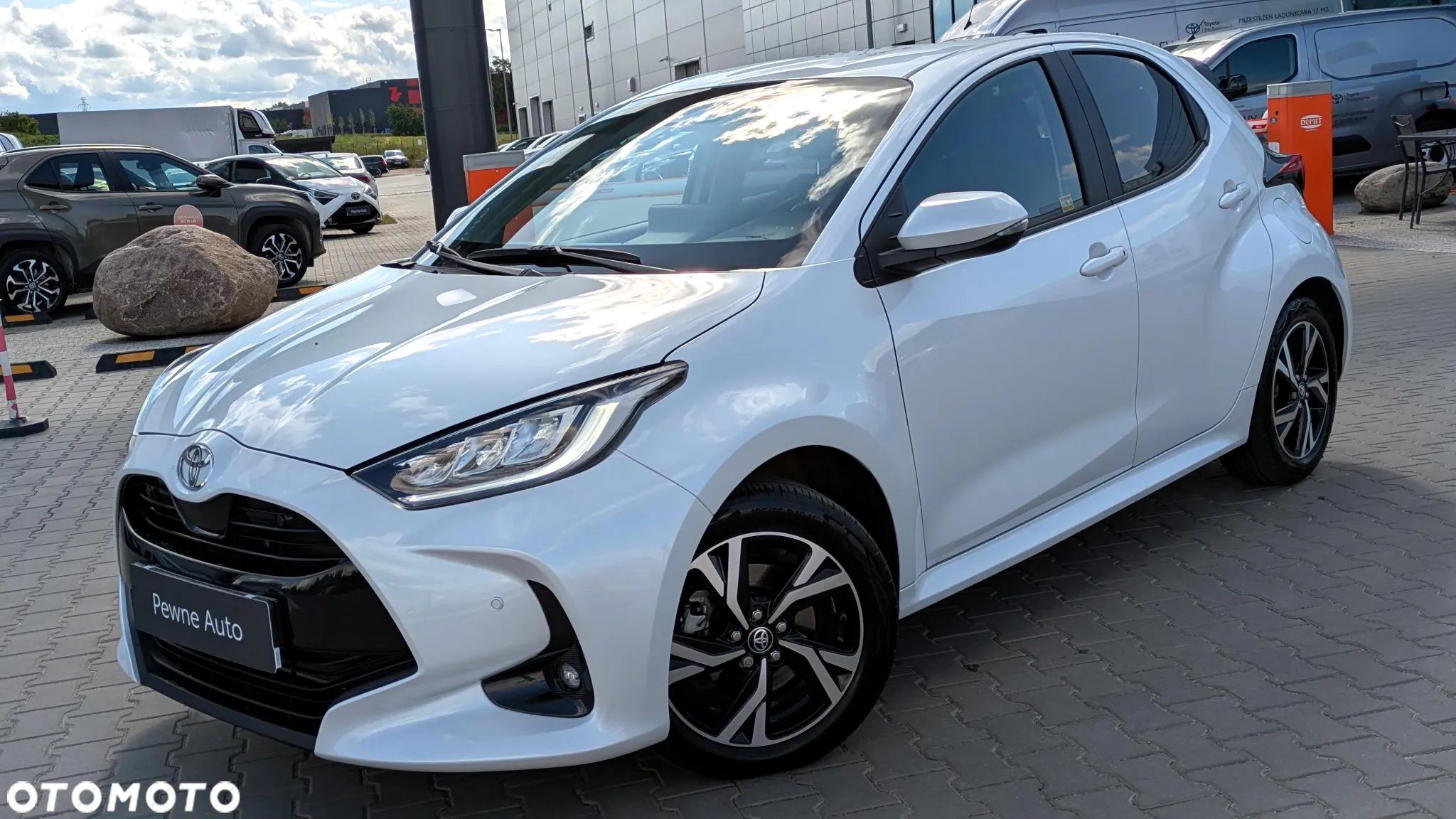 Toyota Yaris Hybrid 1.5 Style - 1
