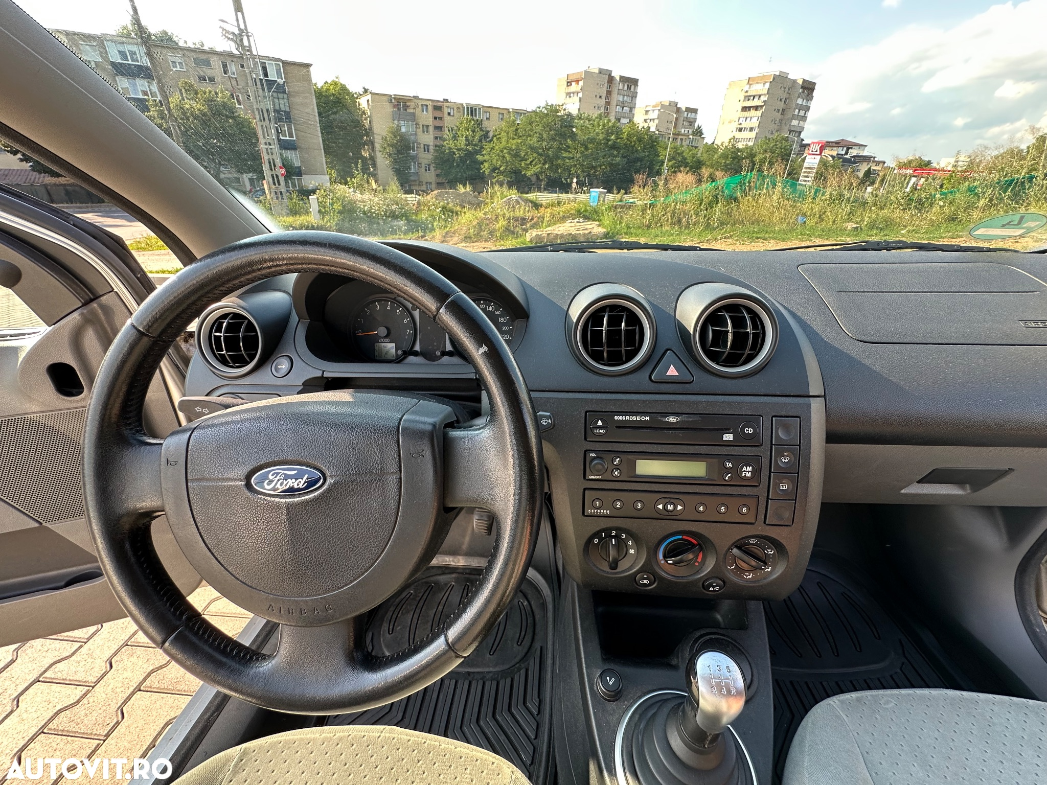 Ford Fiesta 1.4i Ghia - 6