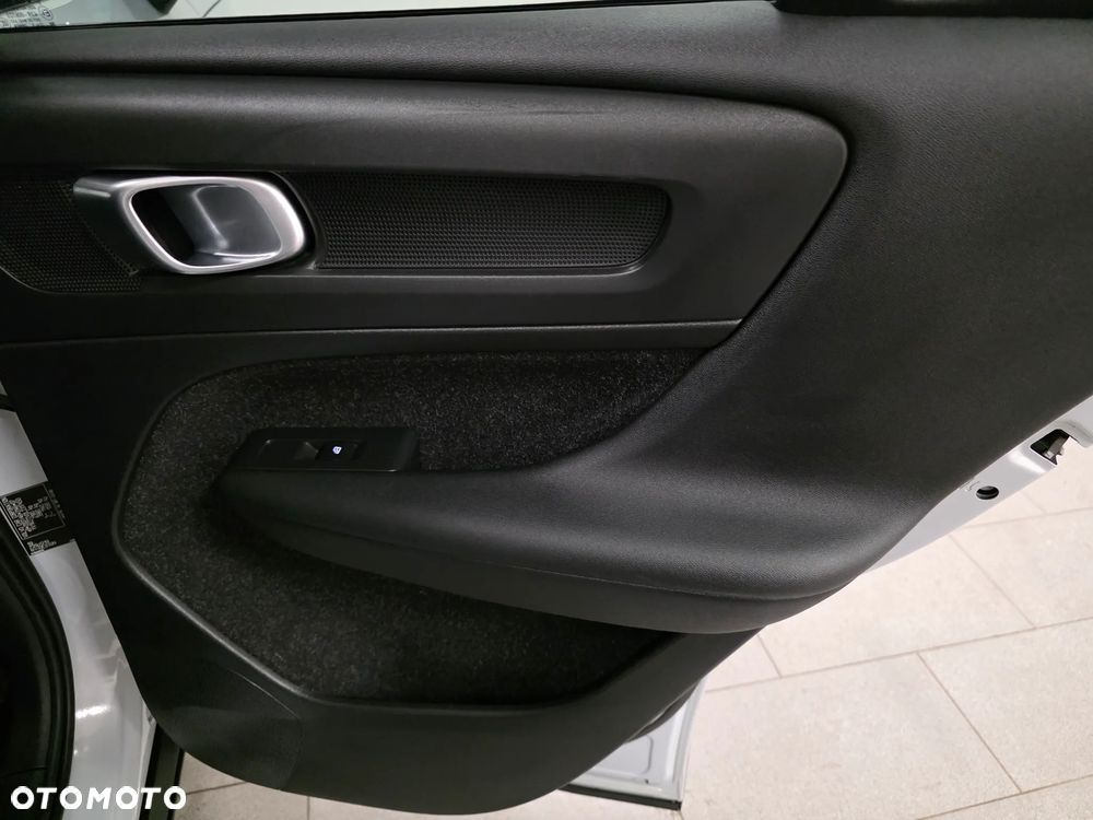 Volvo XC 40 D3 SCR R-Design - 24