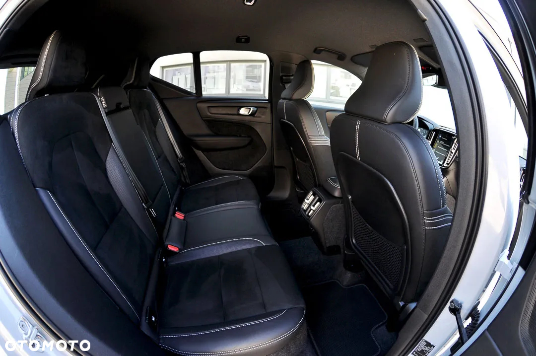 Volvo XC 40 T3 R-Design - 25
