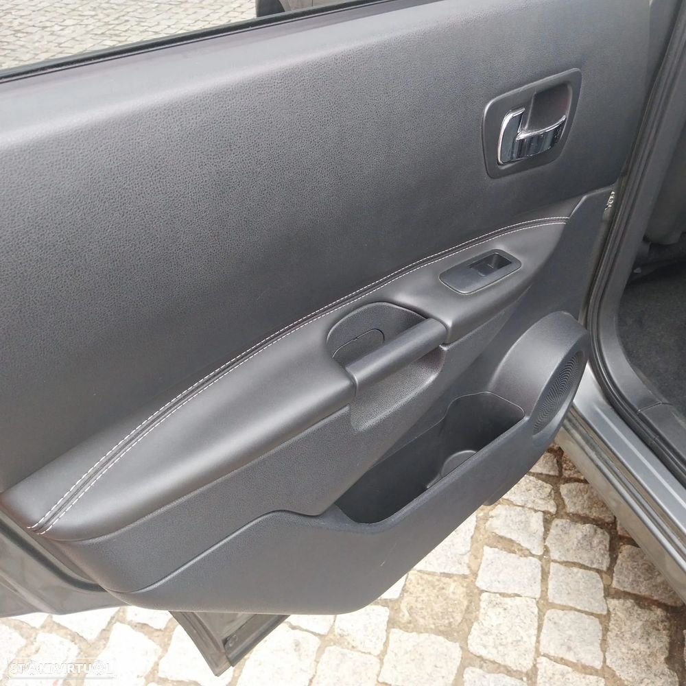 Nissan Qashqai +2 1.6 dCi Tekna Premium 18 - 8