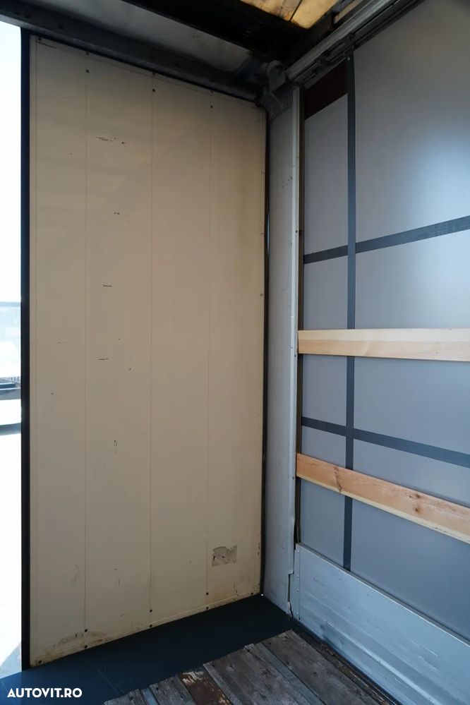 Fruehauf / SEMIREMORCĂ CU PRELATĂ (CURTAINSIDER) / STANDARD / PODEA REZISTENTĂ (HEAVY-DUTY) / AXĂ RIDICABILĂ / - 19