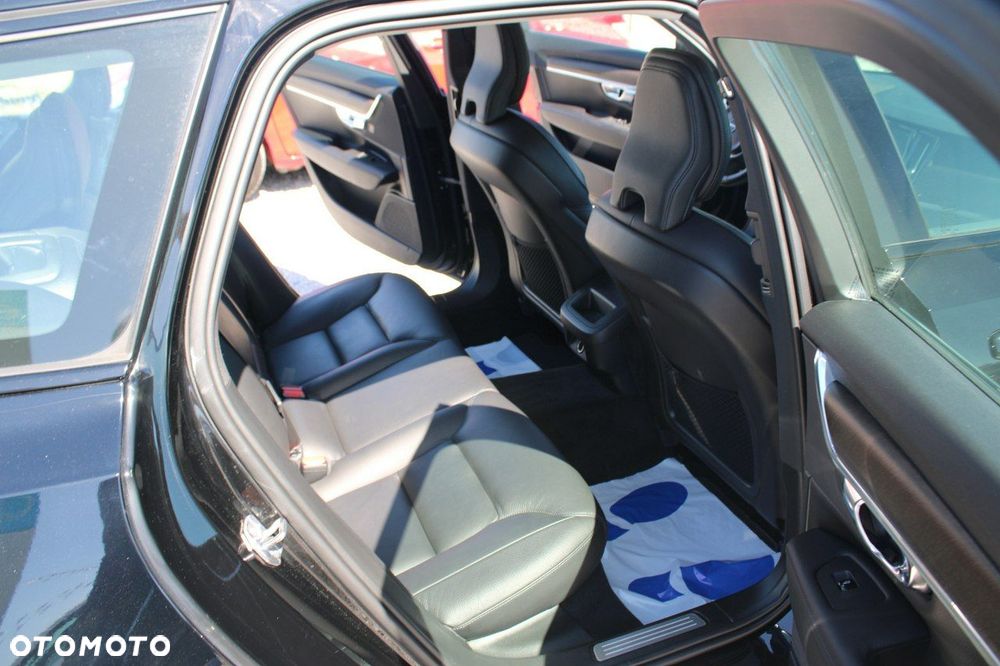 Volvo V90 Cross Country D4 AWD - 37