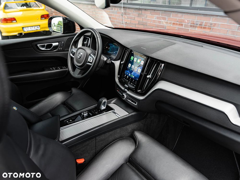 Volvo XC 60 B4 D AWD Plus Dark - 25