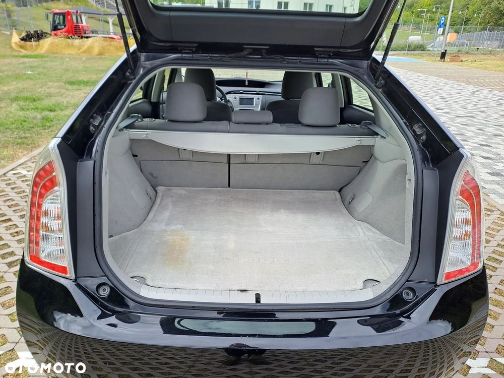 Toyota Prius (Hybrid) - 17