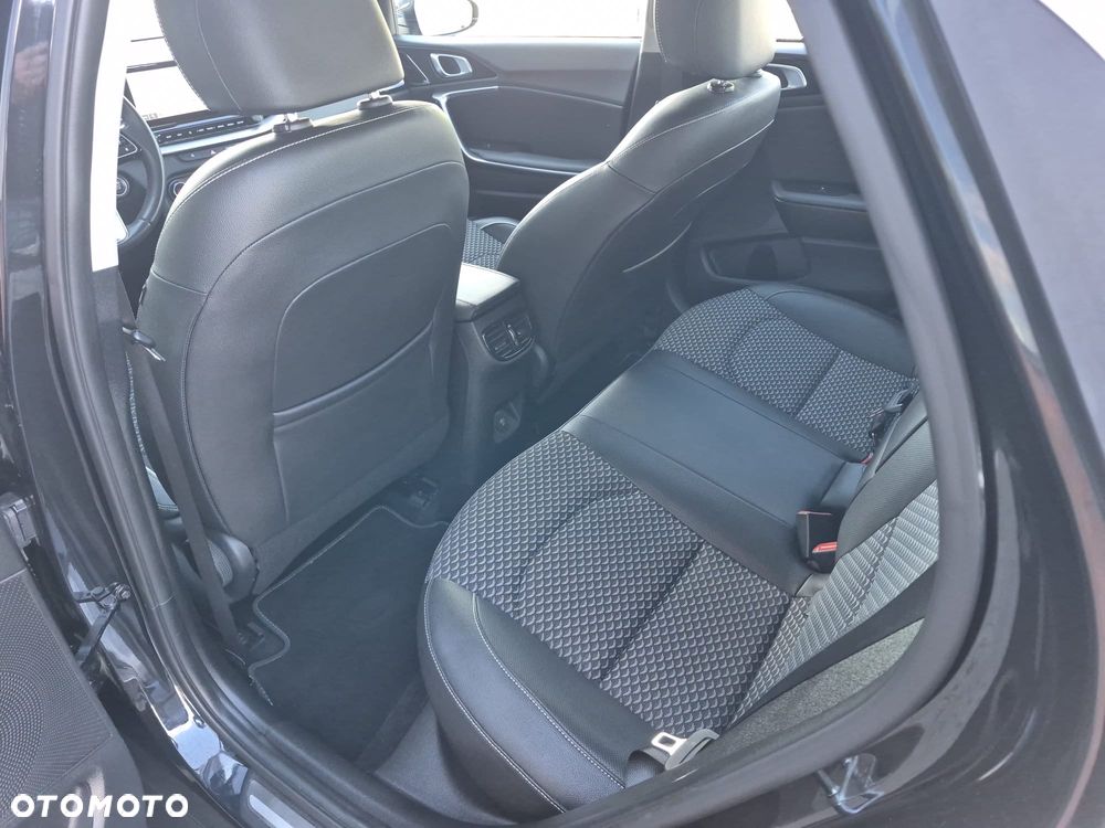 Kia XCeed - 27
