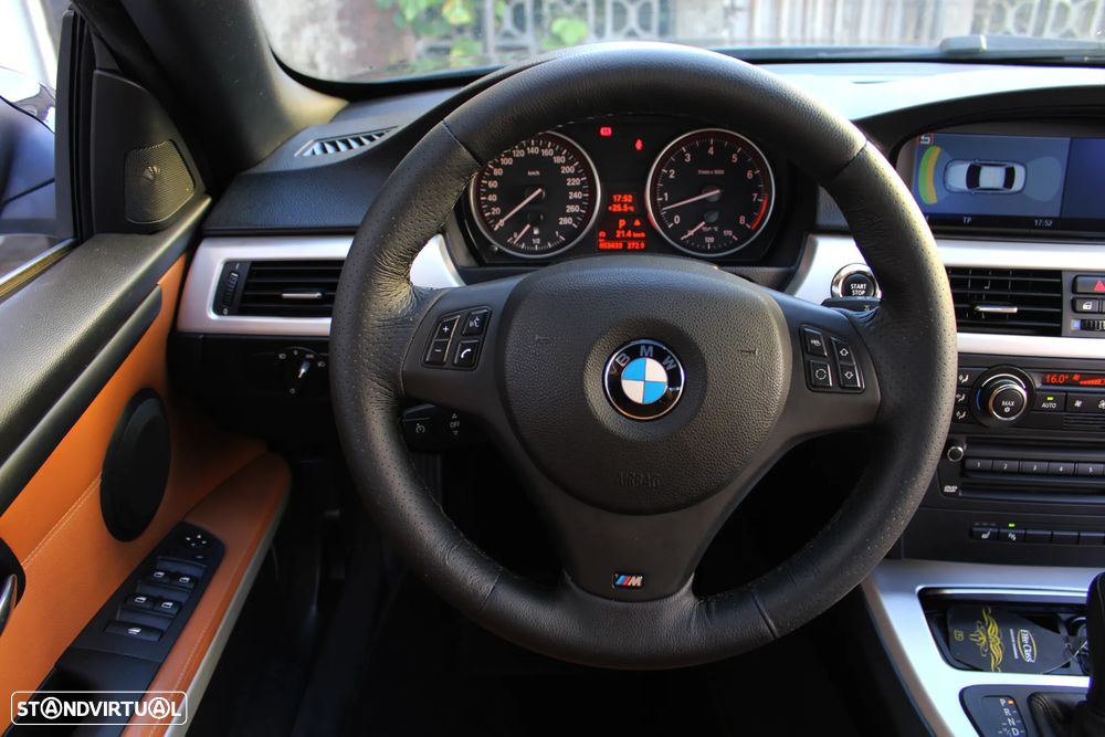 BMW 330 i Auto - 32