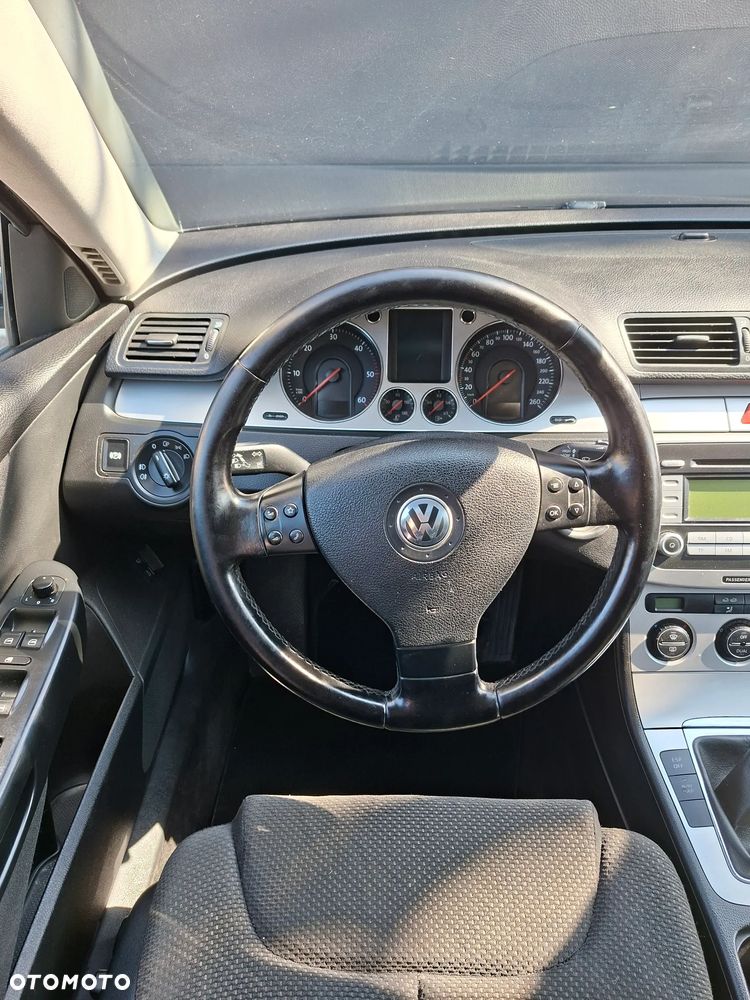Volkswagen Passat - 13
