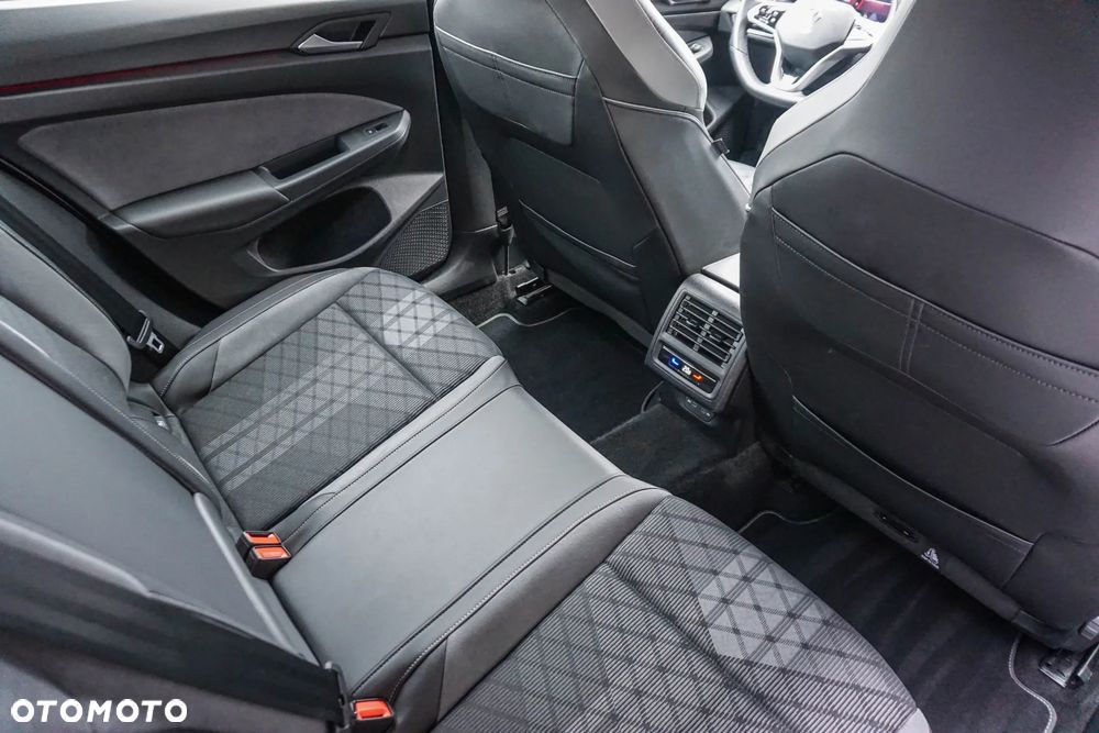 Volkswagen Golf 1.5 eTSI mHEV R-Line DSG - 30