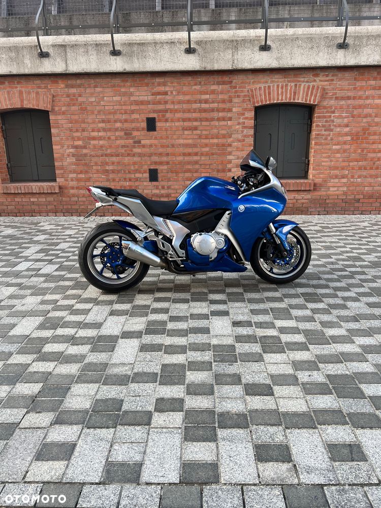 Honda VFR - 2