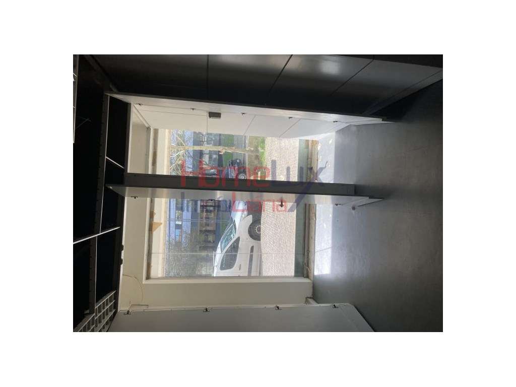 Loja junto ao Metro, na Cidade da Maia - Grande imagem: 5/8