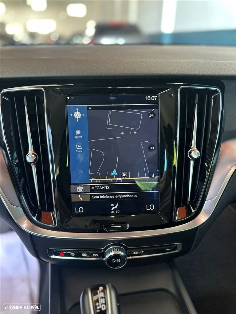 Volvo V60 2.0 D3 Momentum Geartronic - 13