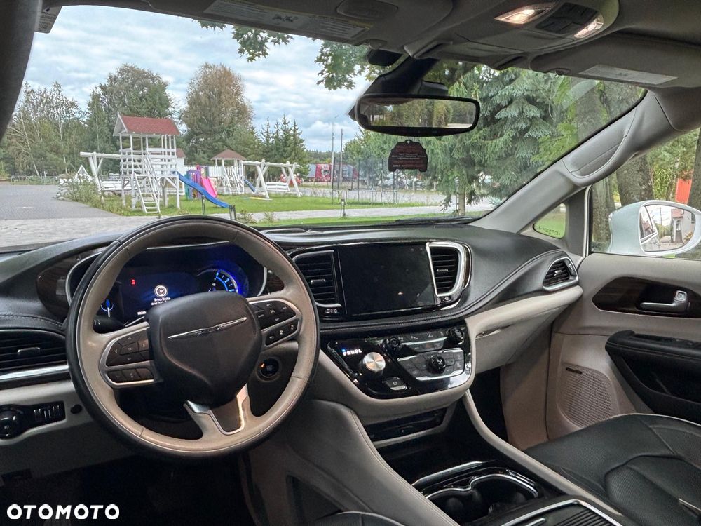 Chrysler Pacifica - 26