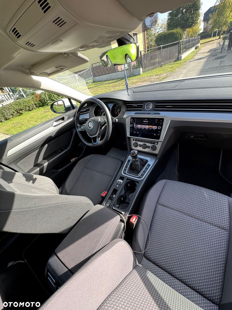 Volkswagen Passat - 11
