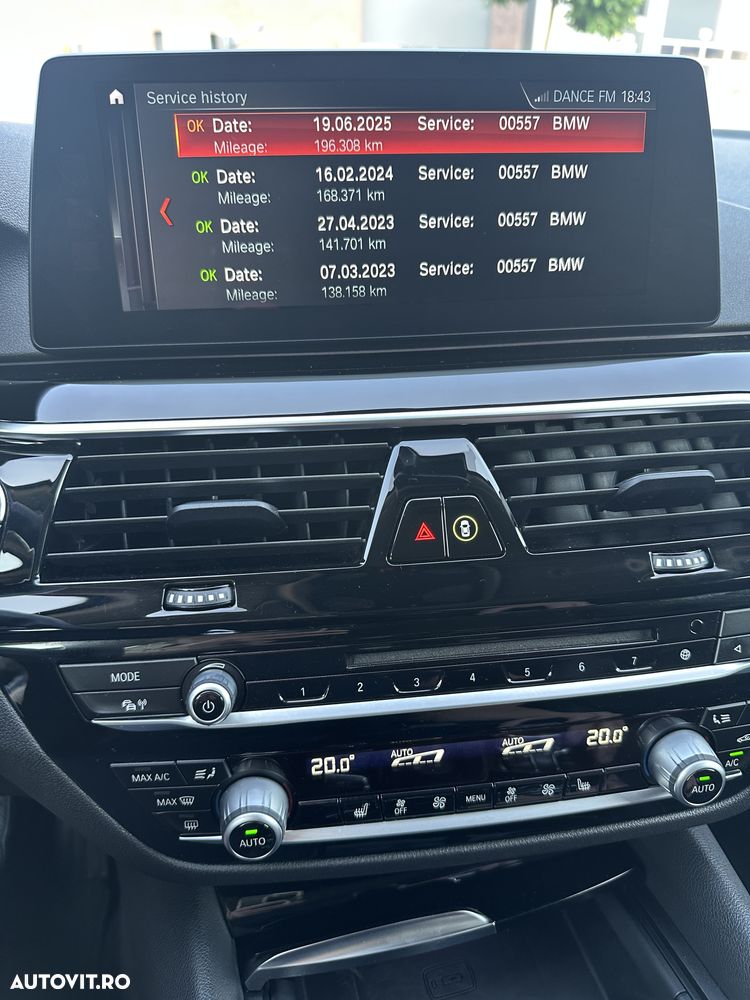 BMW Seria 5 530i xDrive Touring Aut. Sport Line - 28