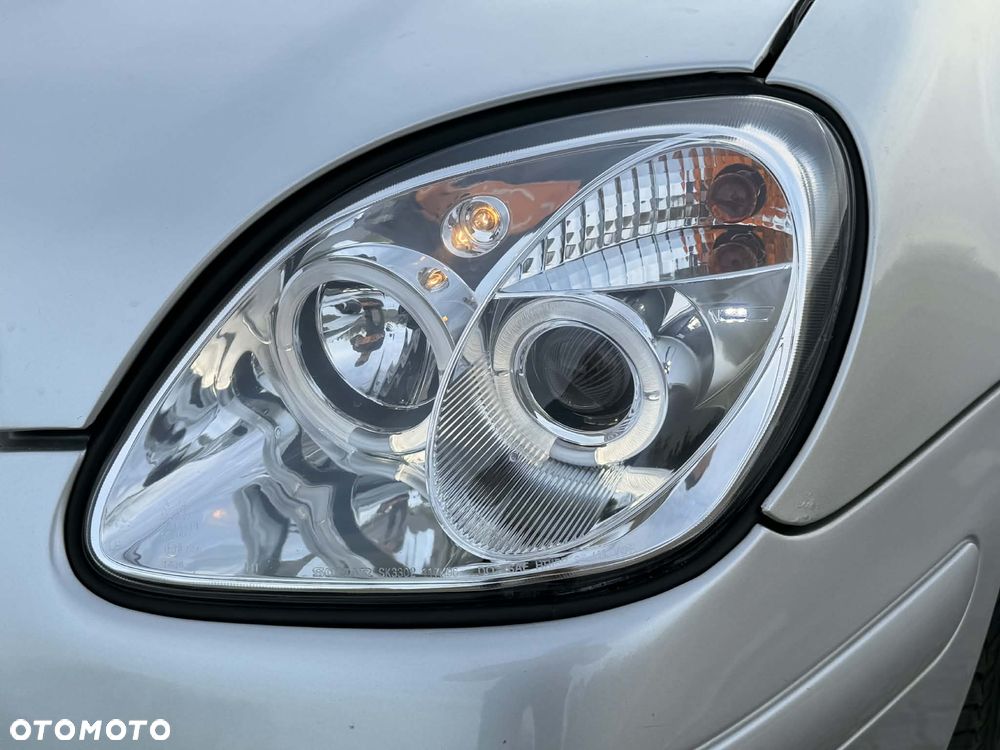 Mercedes-Benz CLK - 21