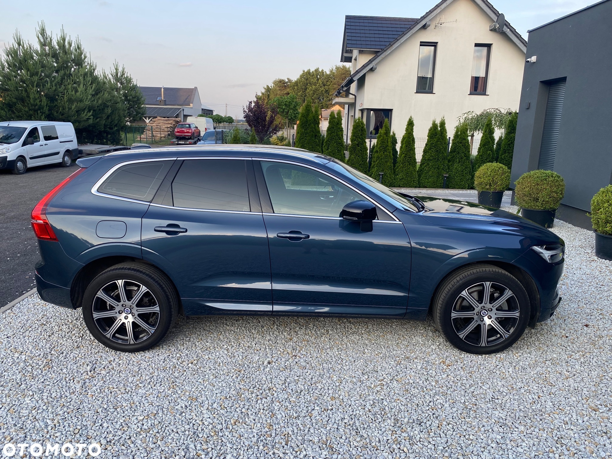 Volvo XC 60 B4 B Momentum - 4