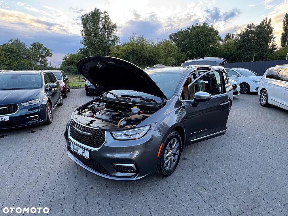 Chrysler Pacifica - 16