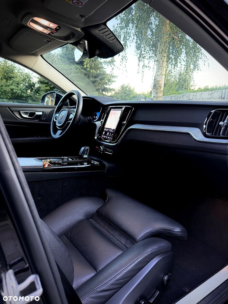 Volvo V60 T6 AWD Plug-In Hybrid Plus Dark - 29