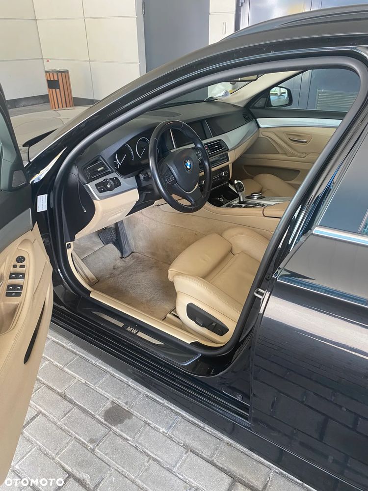 BMW Seria 5 520d xDrive - 12