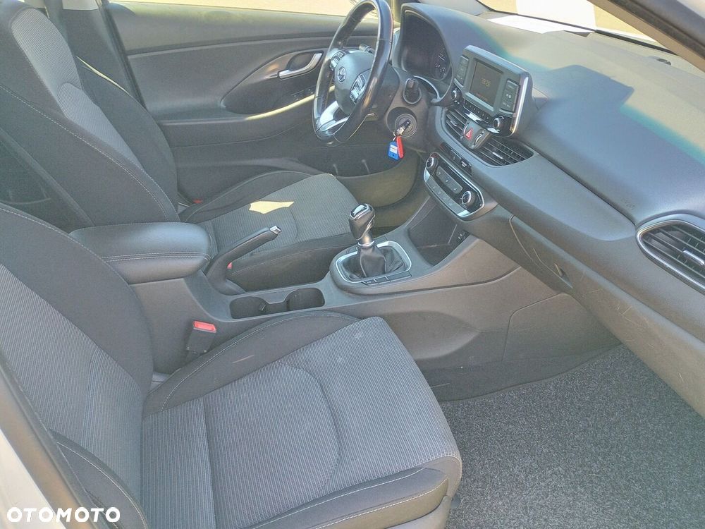 Hyundai i30 1.6 D Classic + - 10