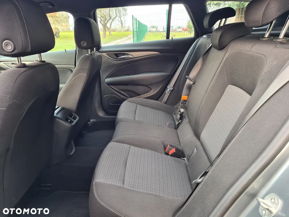 Opel Insignia - 16