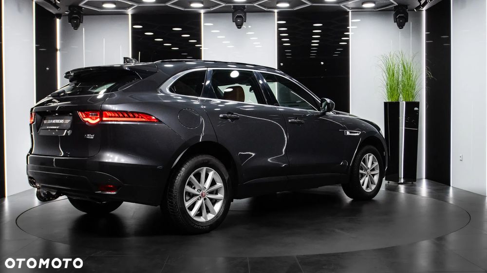 Jaguar F-Pace - 8