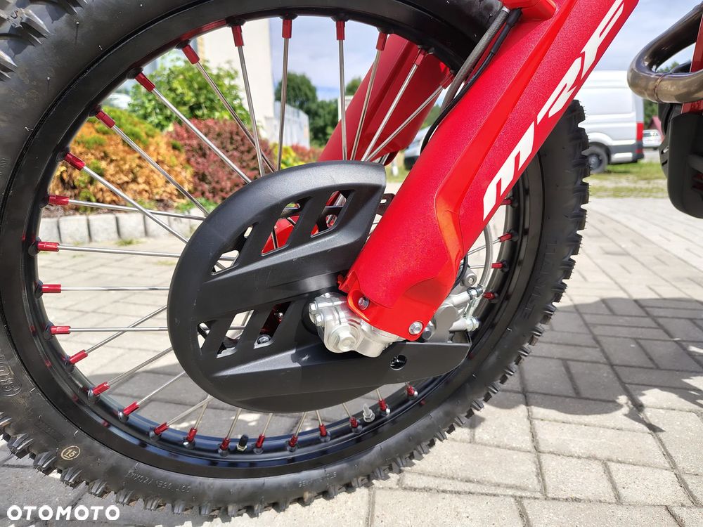 MRF Inny - 9
