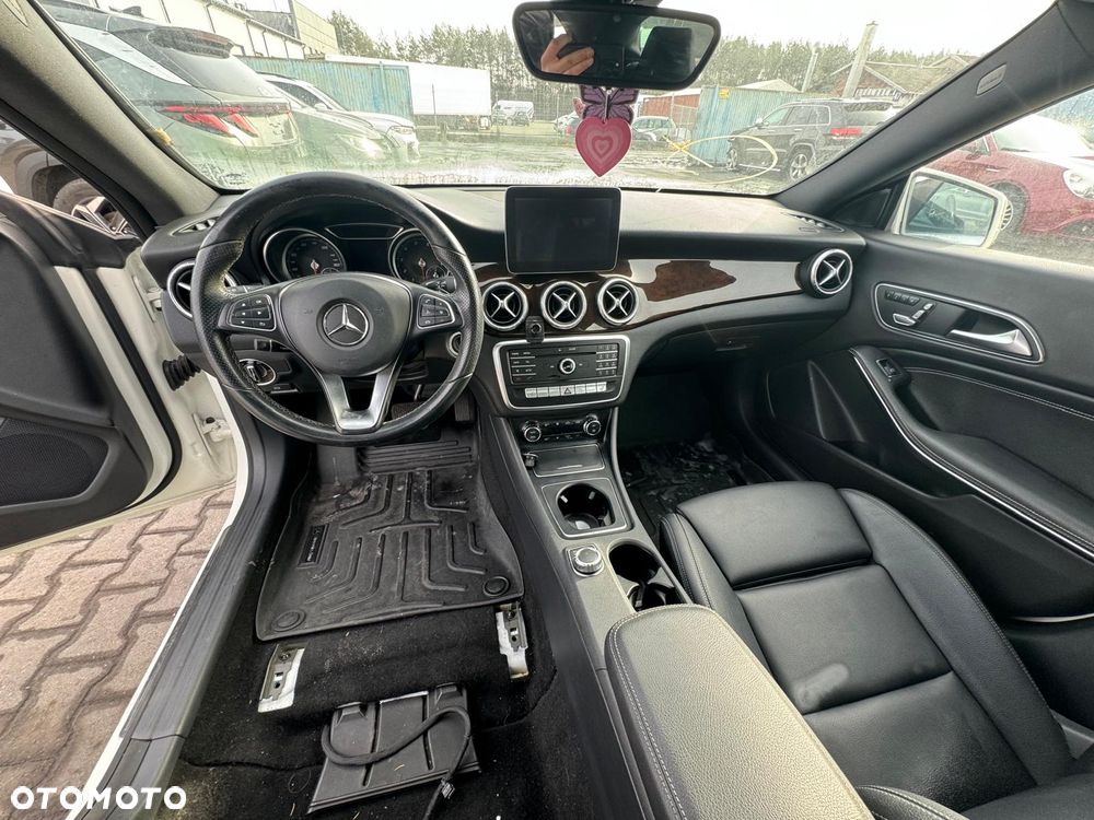Mercedes-Benz CLA 250 7G-DCT - 13